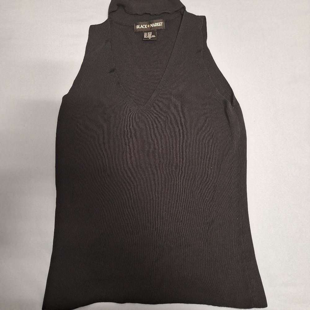 Black Market sleeveless v-neck top size medium